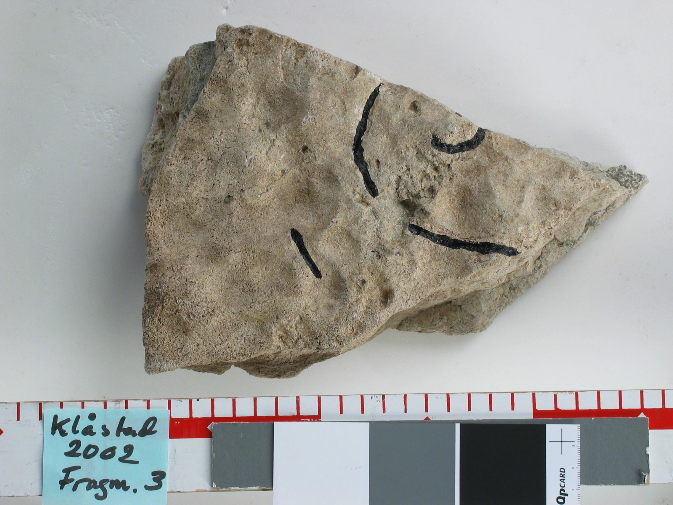 Bengt A Lundberg, ÖgNf2001 Klosterstad stenfragment