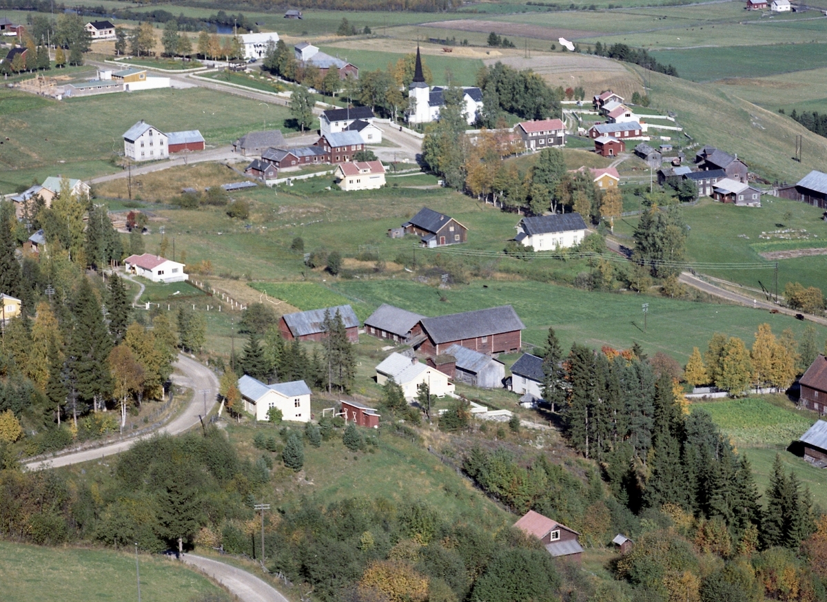 Widerøes Flyveselskap A/S, Øvre Rendal kirke og bebyggelse