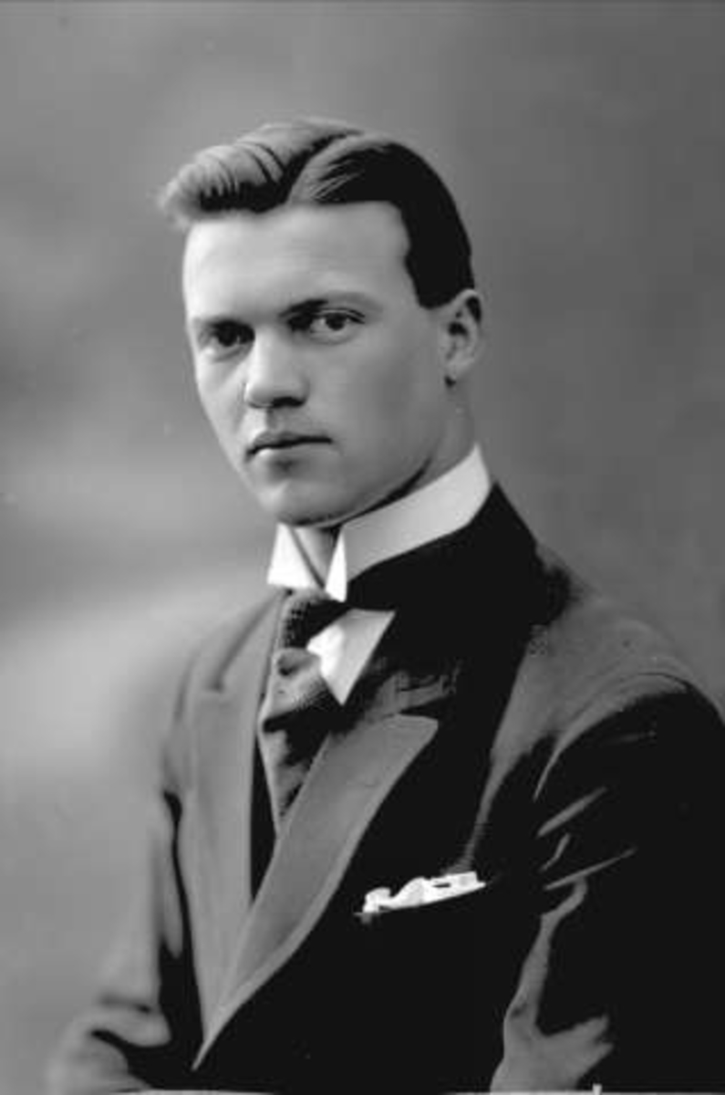 Gustav Borgen, Portrett, mann med mørk dress. Herr Sigurd Istad.