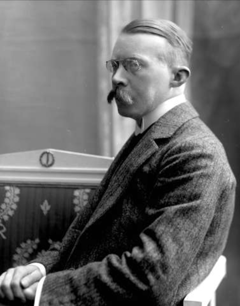 Gustav Borgen, Portrett, mann med briller og bart. Konsul Berck.