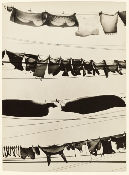 Walker Evans, Washington Street, New York City / Wash Day