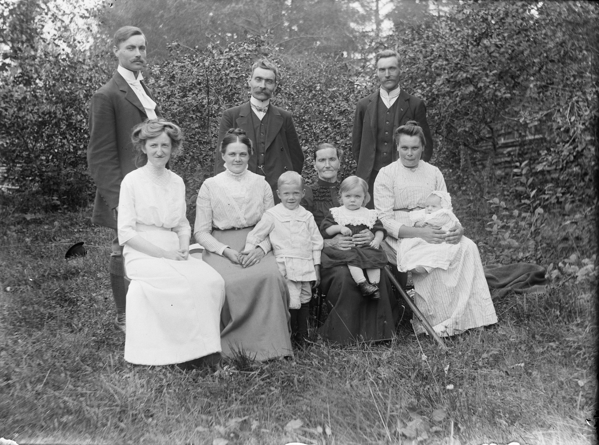 Josef Ärnström, Josef Ärnström med släkt, sannolikt Uppland
