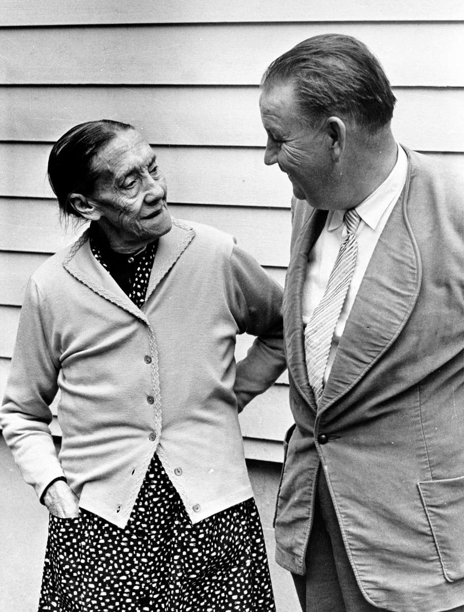 Anno Domkirkeodden, Alf Prøysen med sin mor Julie på Moelv sykehjem.