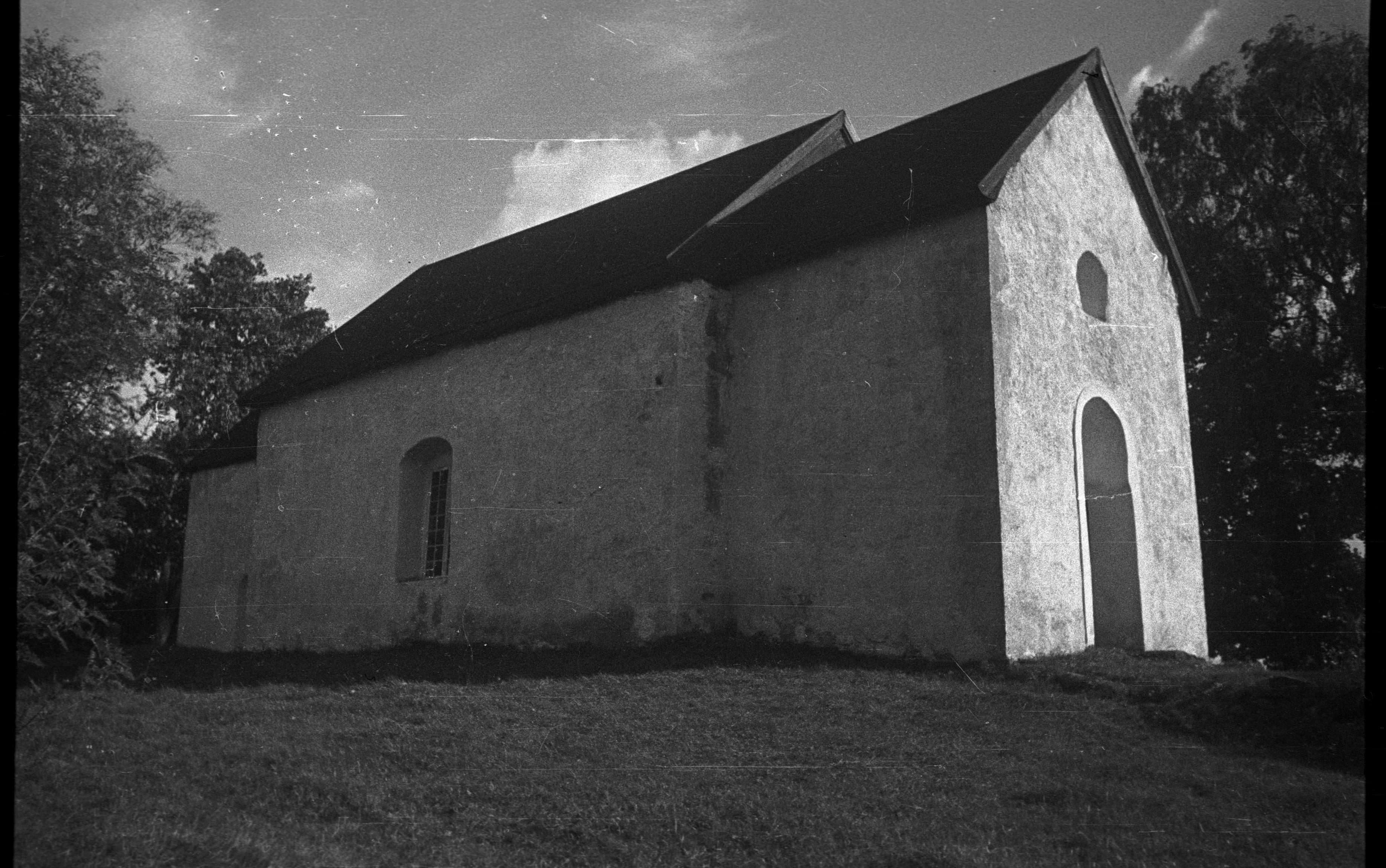 Berit Wallenberg, Vallsjö gamla kyrka