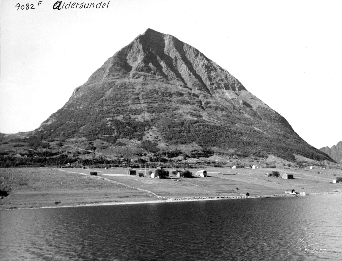 Anders Beer Wilse, Aldertinden i Lurøy, Nordland.