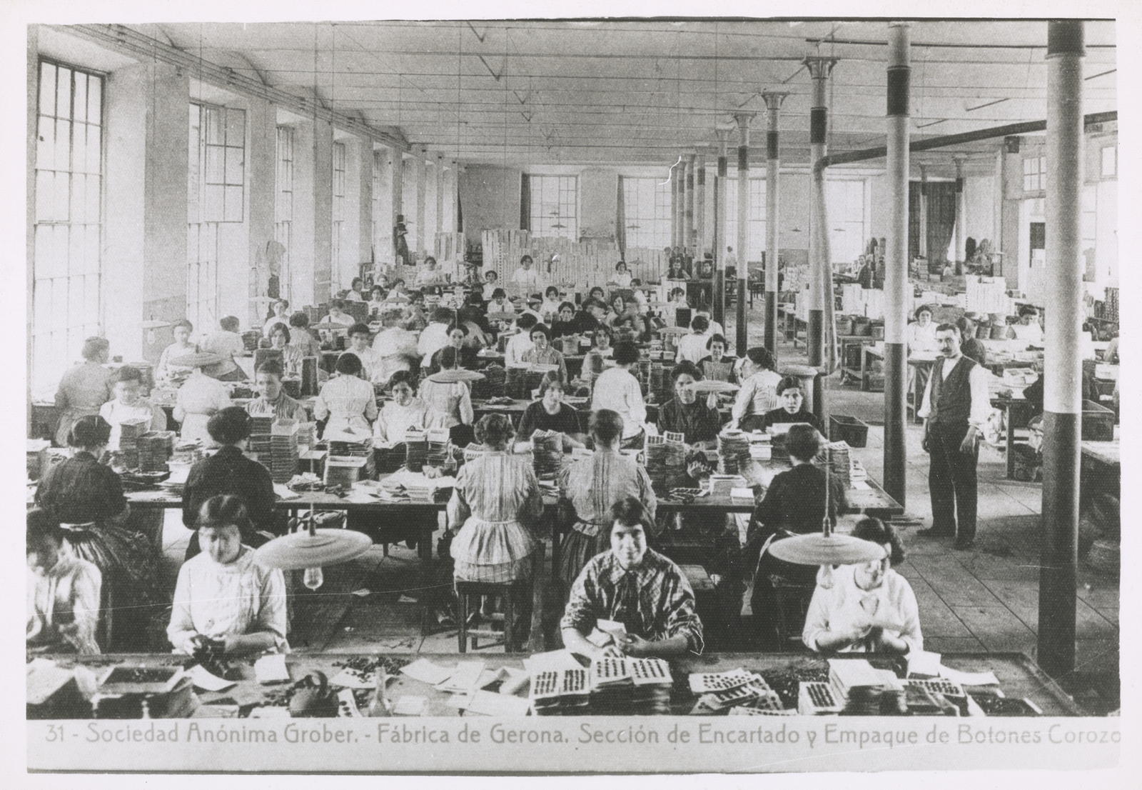 Desconegut, 31 - Sociedad Anónima Grober.- Fábrica of Gerona. Section of Encartado y Empaque of Botones Corozo