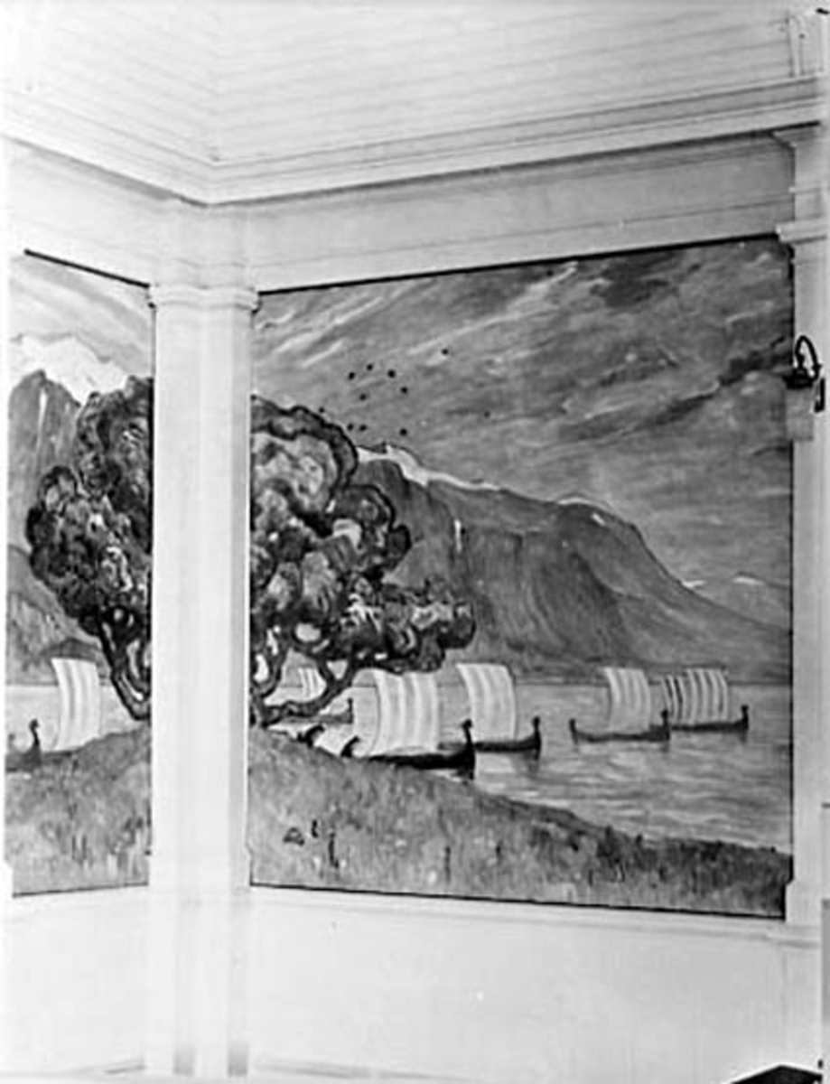 Anno Domkirkeodden, TINGVOLD, INTERIØR, FESTSALEN I 2 ETASJE, UTSMYKNING, VIKINGSKIP, DEKORASJON UTFØRT AV KUNSTMALEREN SIMON THORBJØRNSEN SOM BODDE PÅ GARDEN FREDHJEM I STANGE,