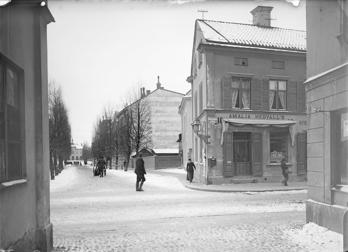 Alfred Dahlgren, Amalia Hedvalls Cigarraffle, KungAmsAm18, at the junction to BangårdsAm, KungAm, Uppsala 1901 - 1902