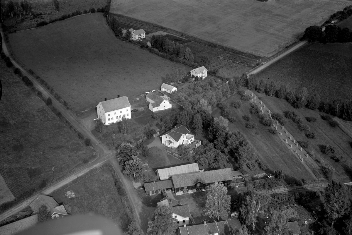 Anno Domkirkeodden, Flyfoto av Halvorsengården, Wiiks villa og Middelskolen ved Tingvang, Ringsaker..