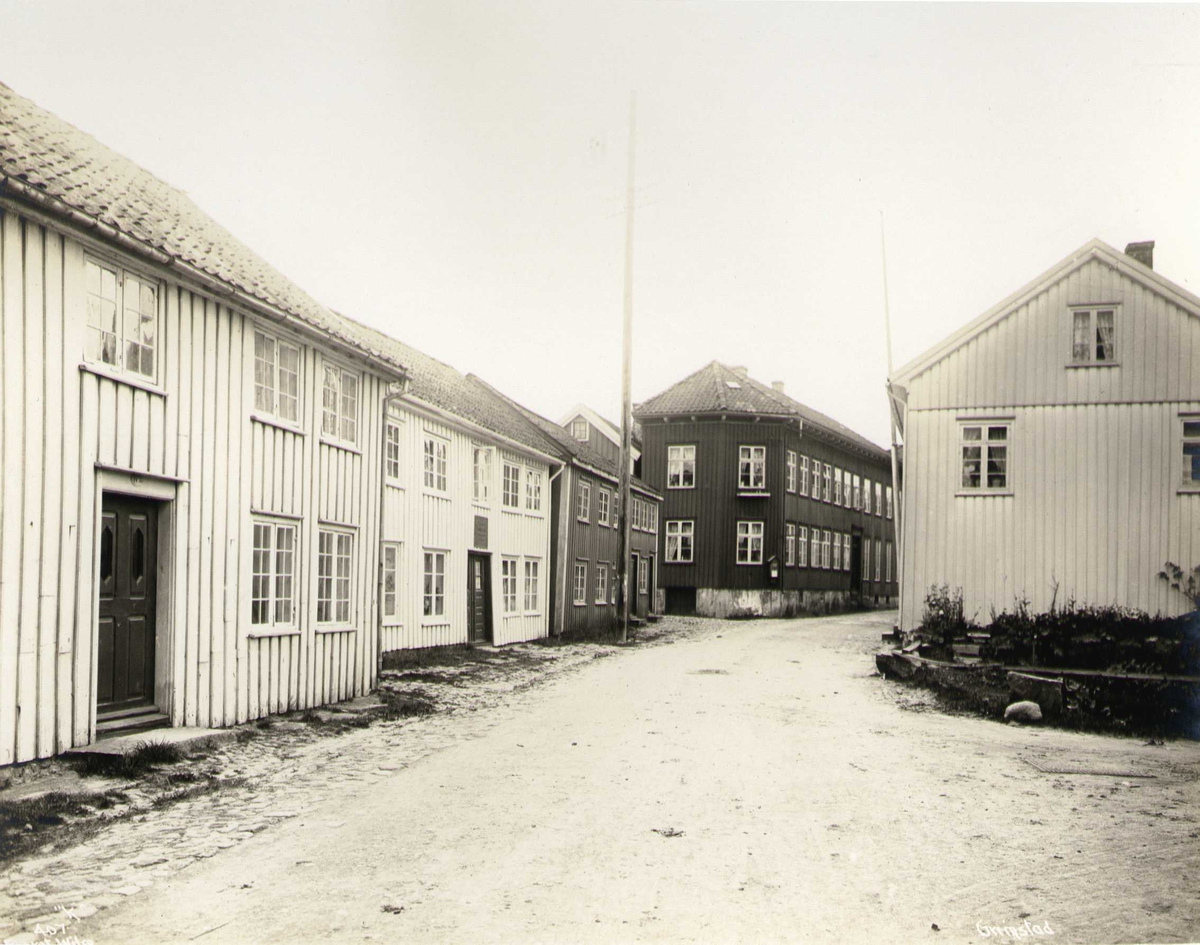 Anders Beer Wilse, Gateparti med trehusbebyggelse, Grimstad, Aust-Agder.