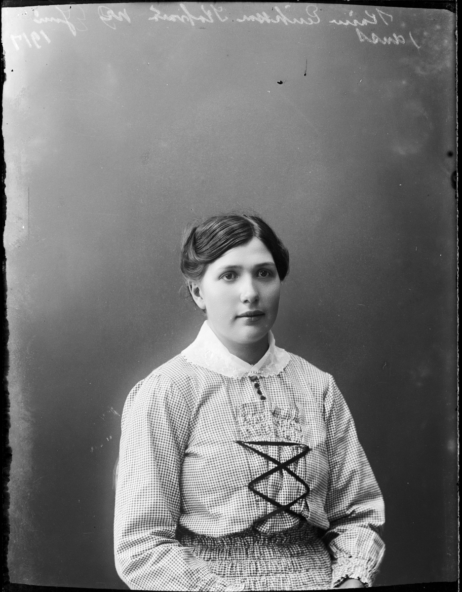 Skötsner-Edhlund, Karin Eriksson från Kavarö, Börstil socken, Uppland 1917
