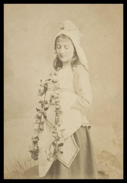 London Stereoscopic and Photographic Company, Guy Little Theatrical Photograph