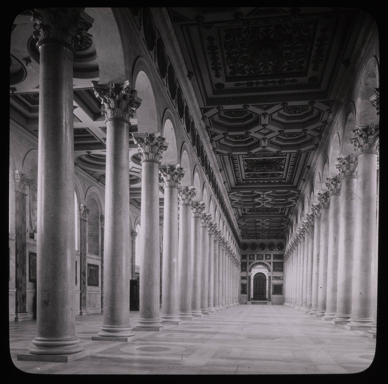 Desconegut, Rome. S. Paul hors les murs, les bas-côtés Photo Louvre