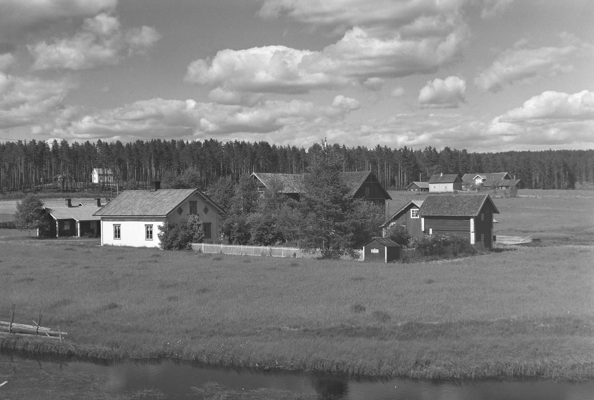 Anno Domkirkeodden, EKSTR: GARDSTUN, SANDBÆKKEN, LØTENSANDBAKKEN M/LØKKEN. Se Løtenboka, bind 3. Bygdeboka fra 1955, side 861