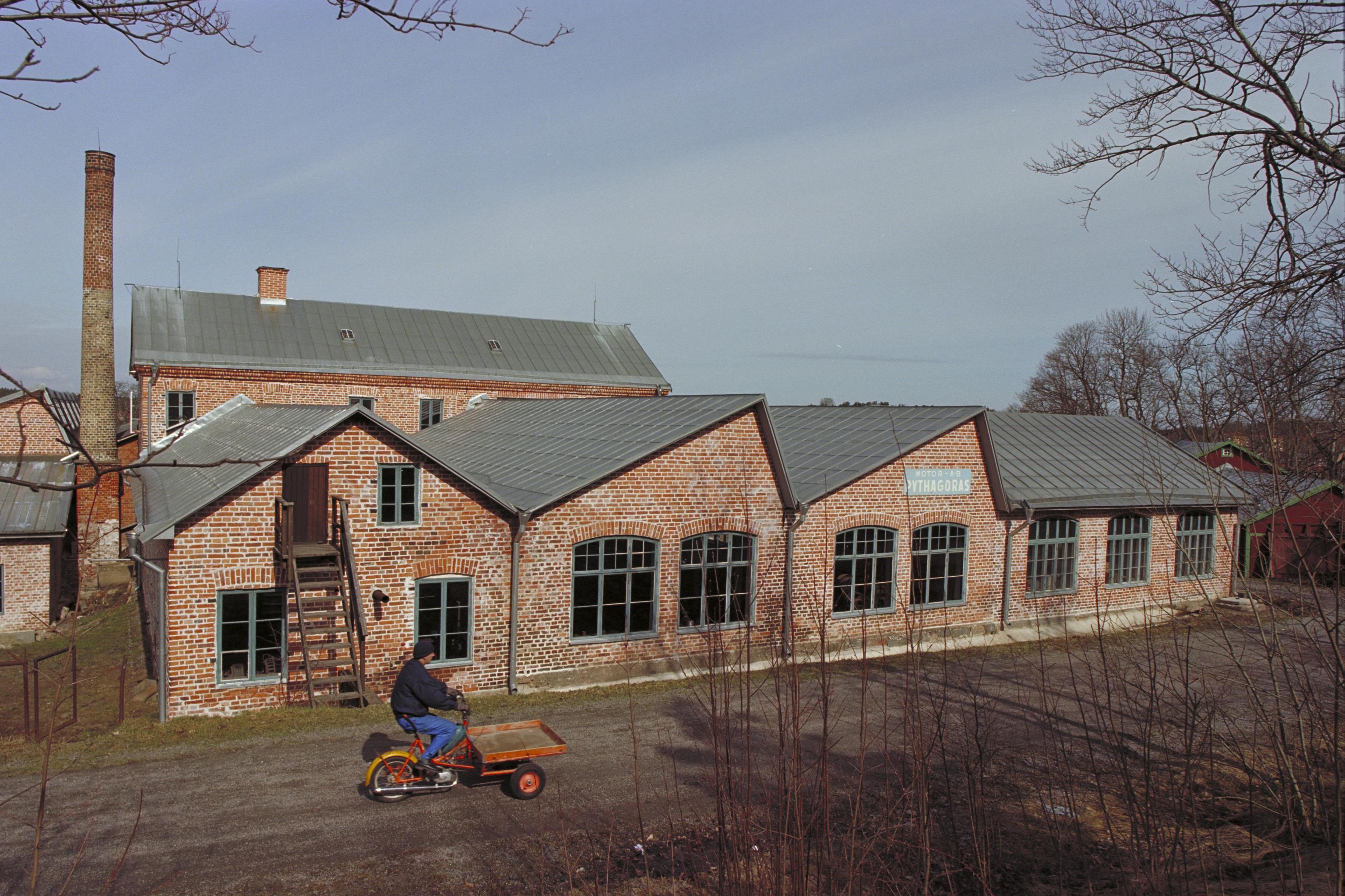 Bengt A Lundberg, Pythagoras motorfabrik