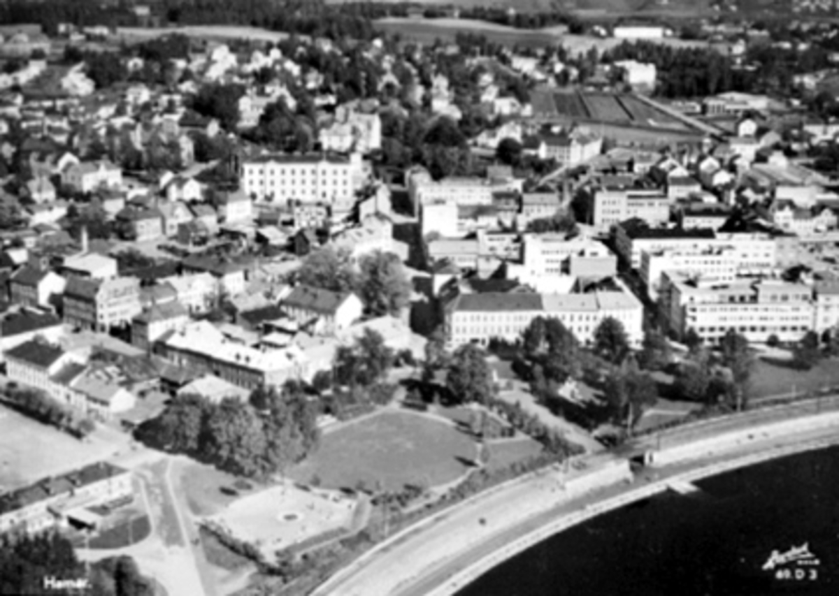Anno Domkirkeodden, FLYFOTO, HAMARBUKTA, STRANDGATEPARKEN MOT MIDTBYEN SKOLE