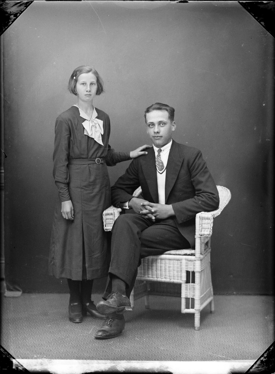 Skötsner-Edhlund, Two Young People, Östhammar, Uppland