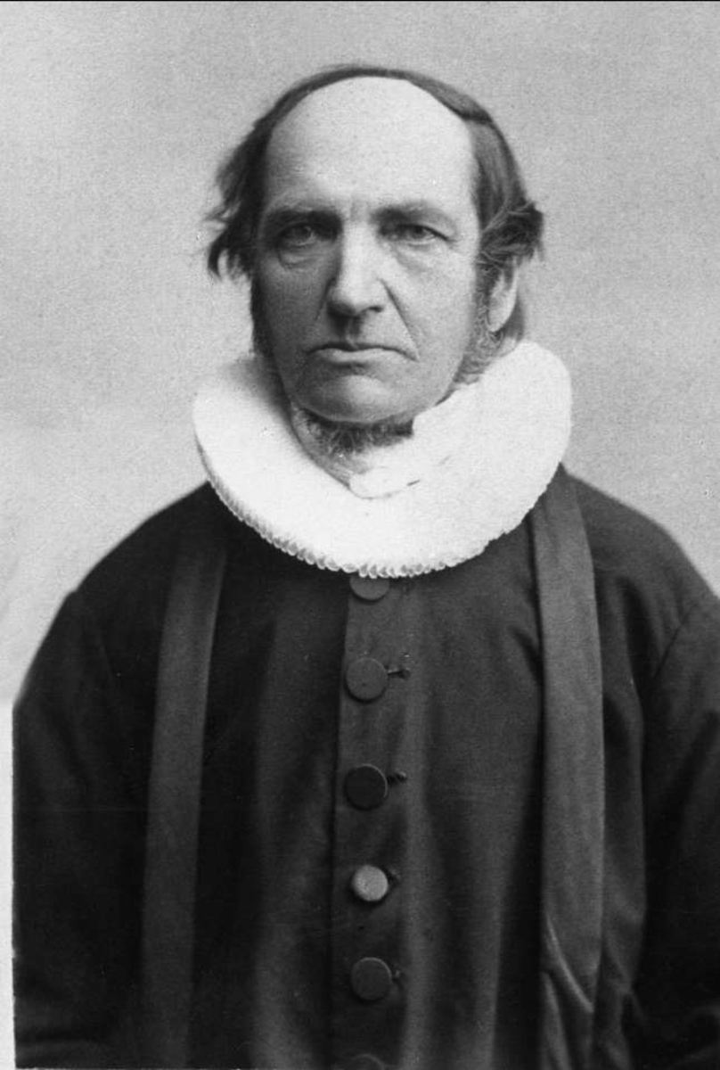 Gustav Borgen, Avfotografering. Portrett, prest i svart kjole med pipekrave.