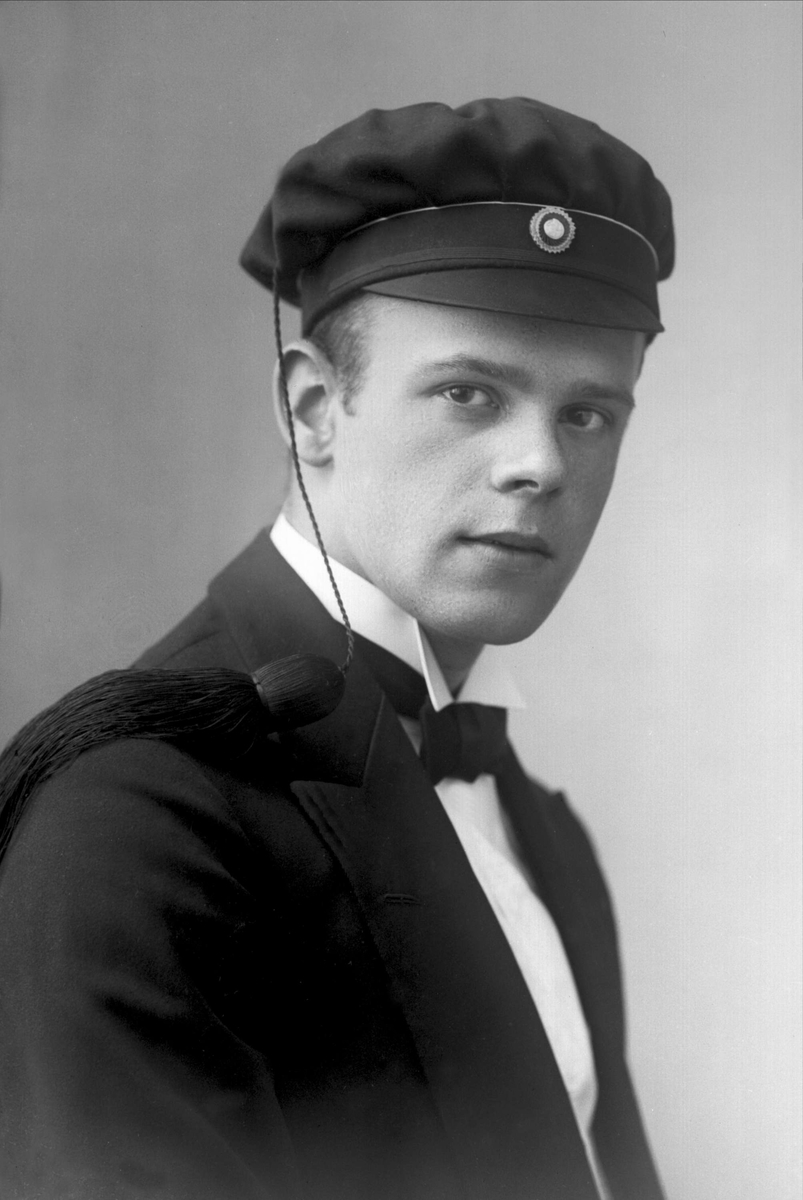 Gustav Borgen, Portrett, mann med studentlue, Thoralf Johansen.