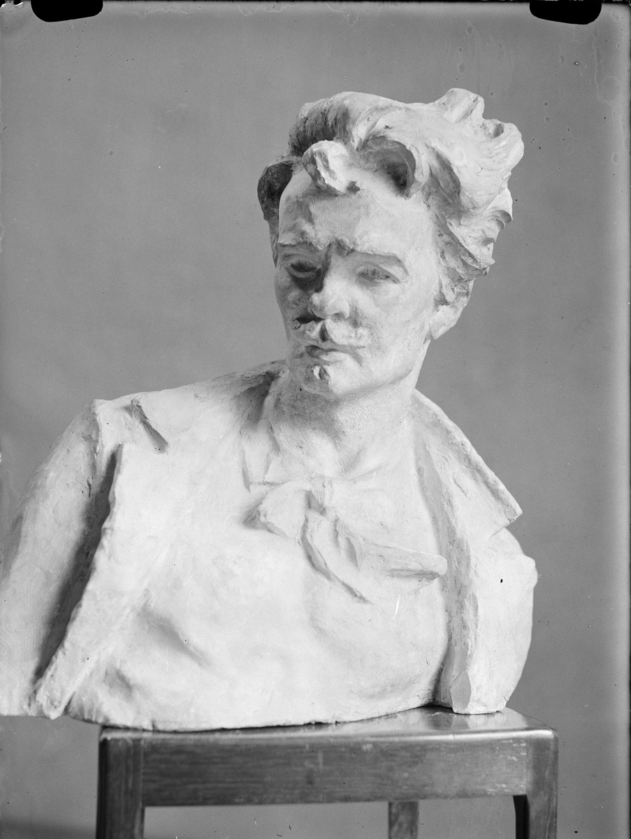 Paul Sandberg, Byst föreställande författaren August Strindberg, 1942