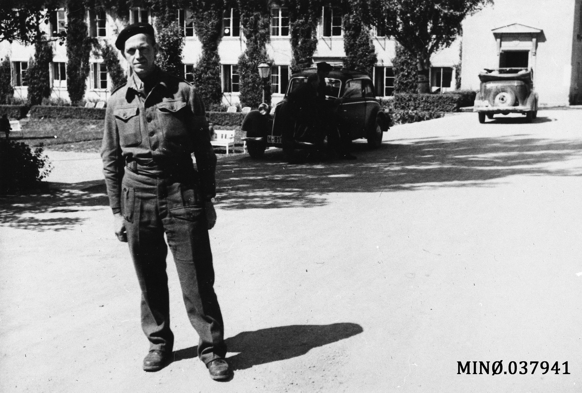 Oddvar Dobloug, Soldat med ukjent navn