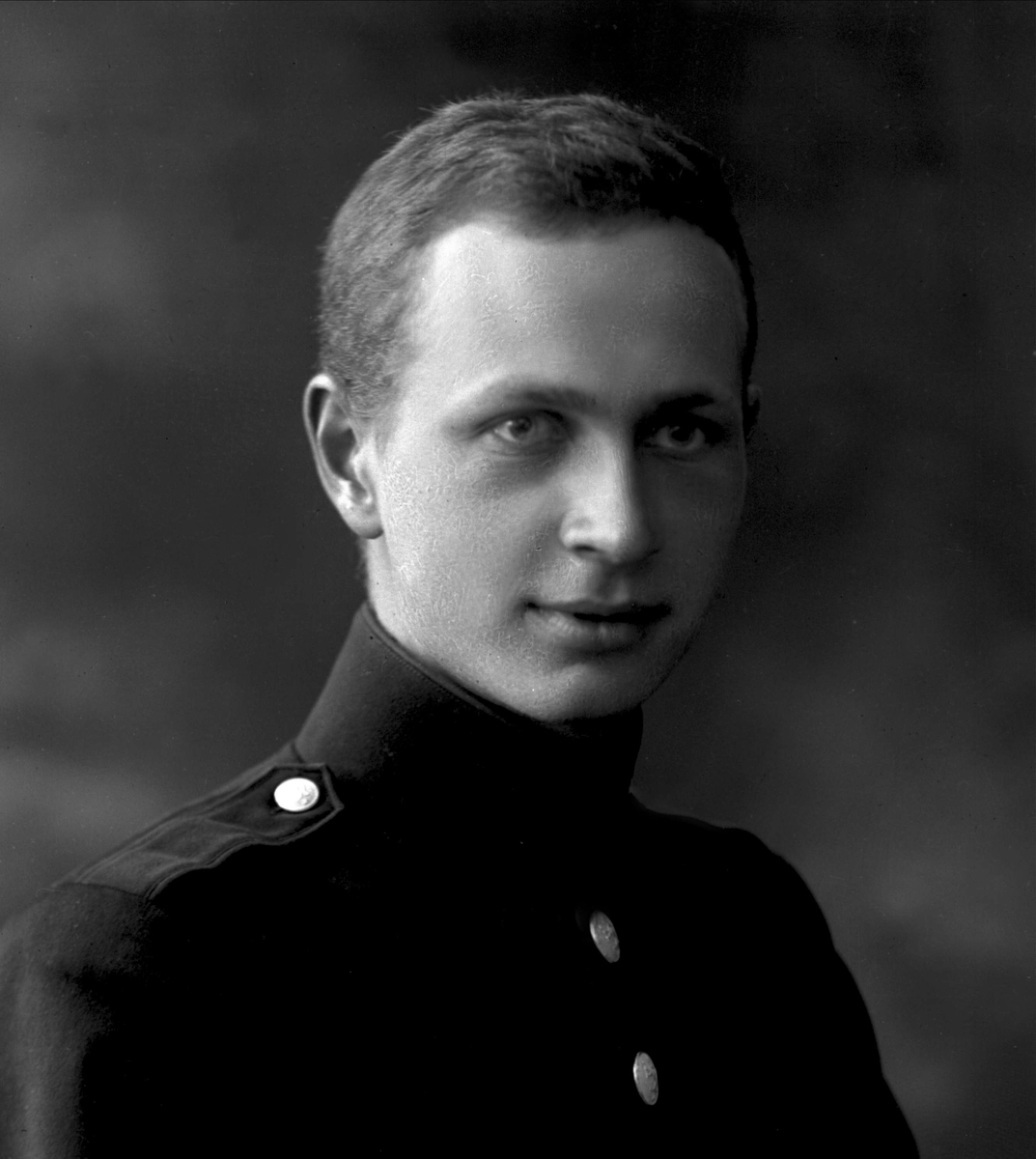 Gustav Borgen, Portrett, mann i kadettuniform.