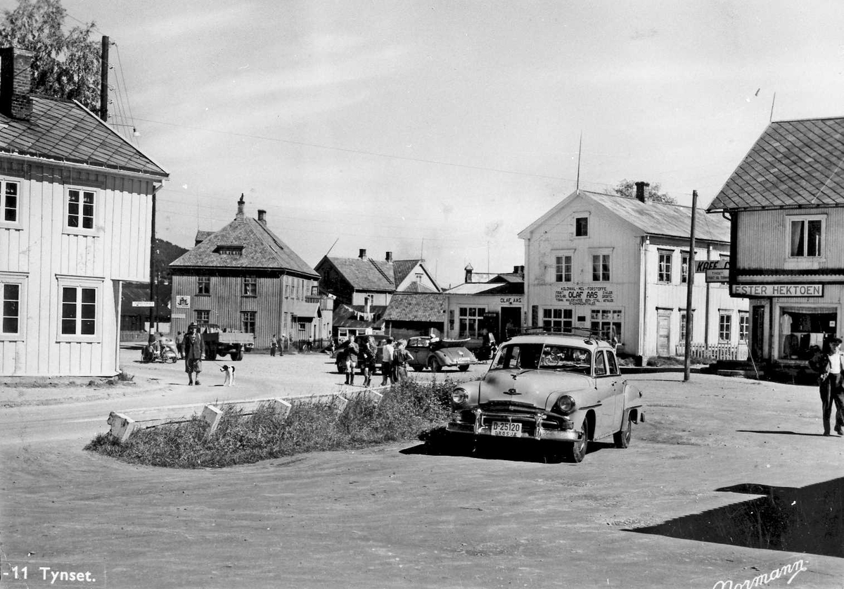 Normann Fotoatelier, Bilde fra Tynset sentrum, torget