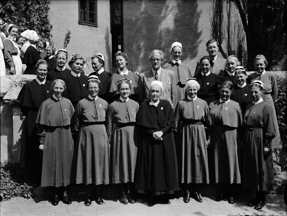 Paul Sandberg, Jubilerande diakonissor med Samariterhemmets föreståndare, pastor Samuel Palm, hemmets föreståndarinna syster Ebba Thollander och andre pastorn S Karlstrand