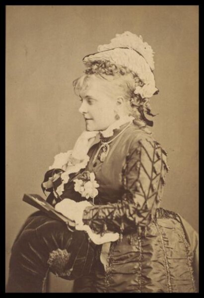 London Stereoscopic and Photographic Company, Guy Little Theatrical Photograph