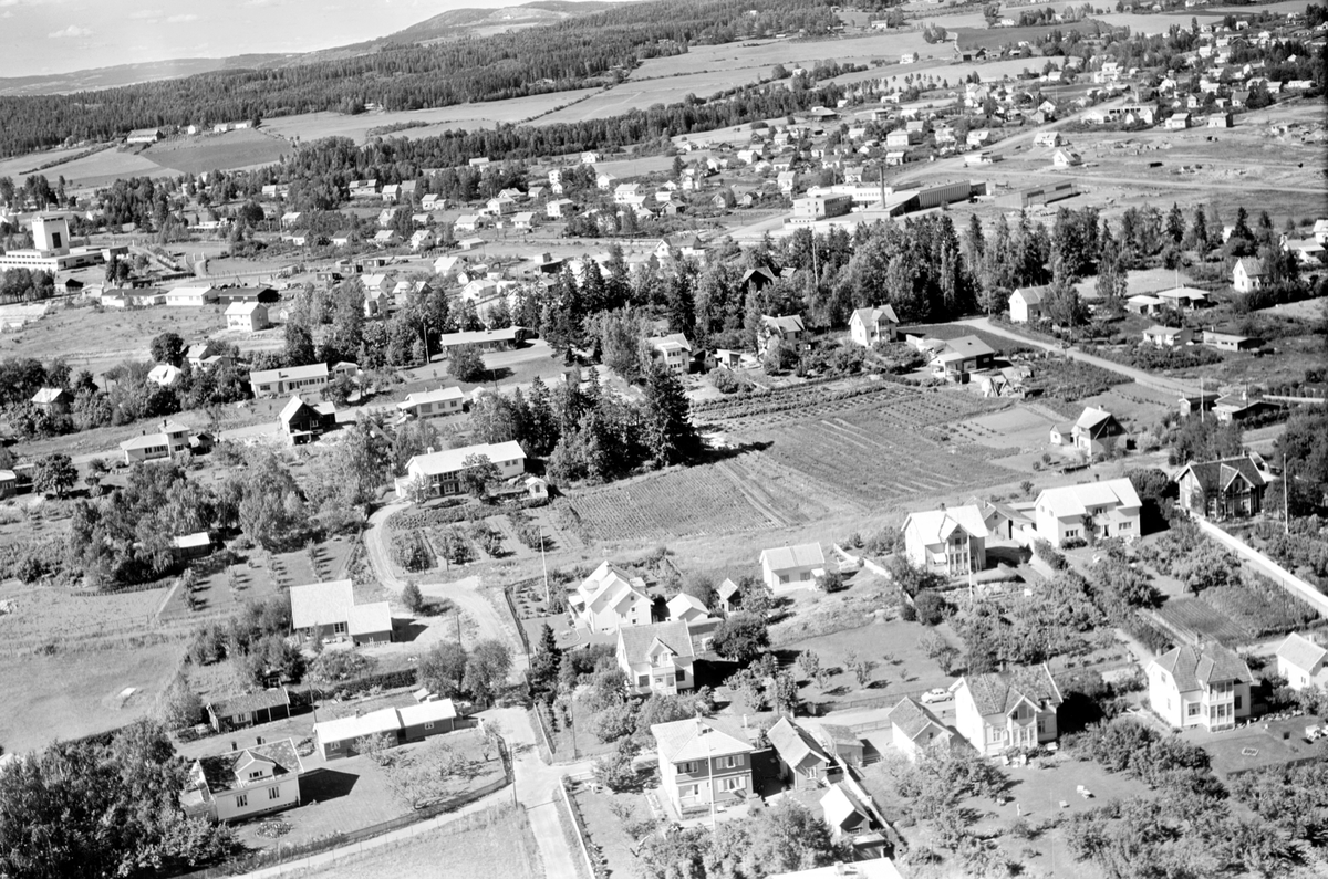 Widerøes Flyveselskap A/S, FLYFOTO OVERSIKT NEDRE STORHAMAR, KORSGATE TORFINNSGATE, HALLVARDSGATE, BISPEGATA
