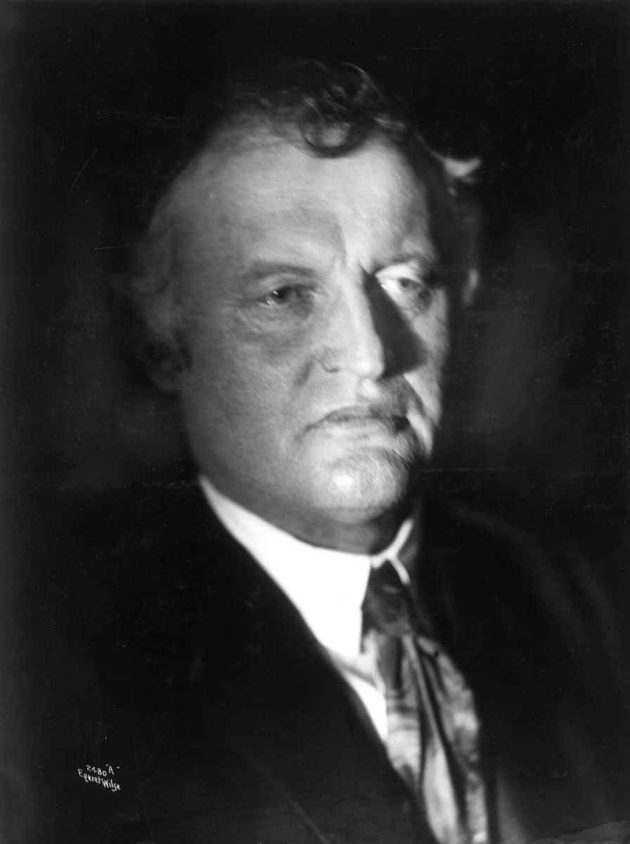 Anders Beer Wilse, Kunstneren og maleren Edvard Munch fotografert av Anders Beer Wilse 1921.