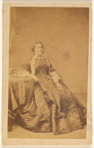 Disdéri & Cie., [Unidentified woman, seated]