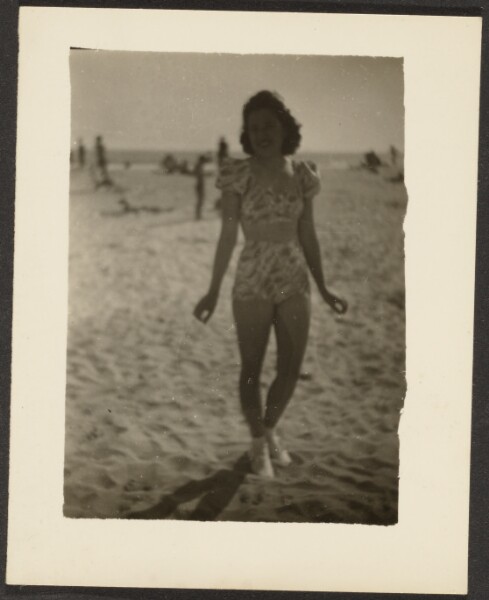 Louis Fleckenstein, [Woman in Bikini]