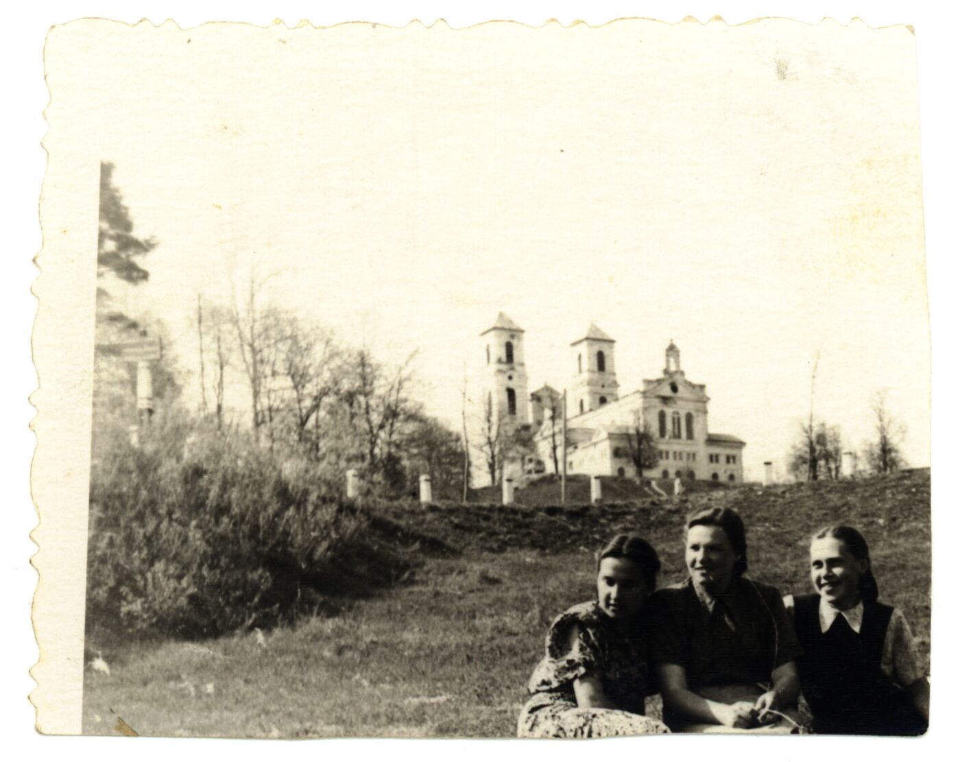 Nežinomas fotografas, Raudondvario bažnyčios rytinis fasadas
