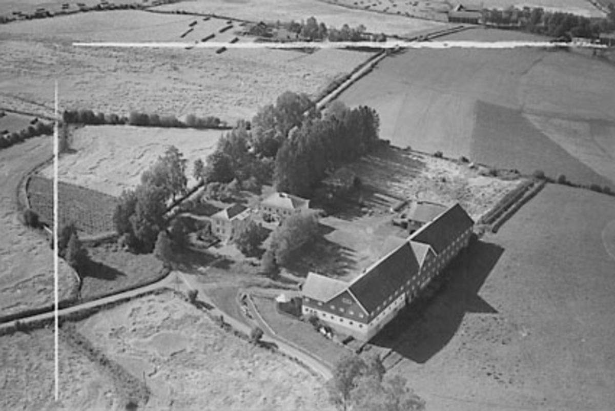Widerøes Flyveselskap A/S, ØSTBY GÅRD, ROMEDAL, FLYFOTO