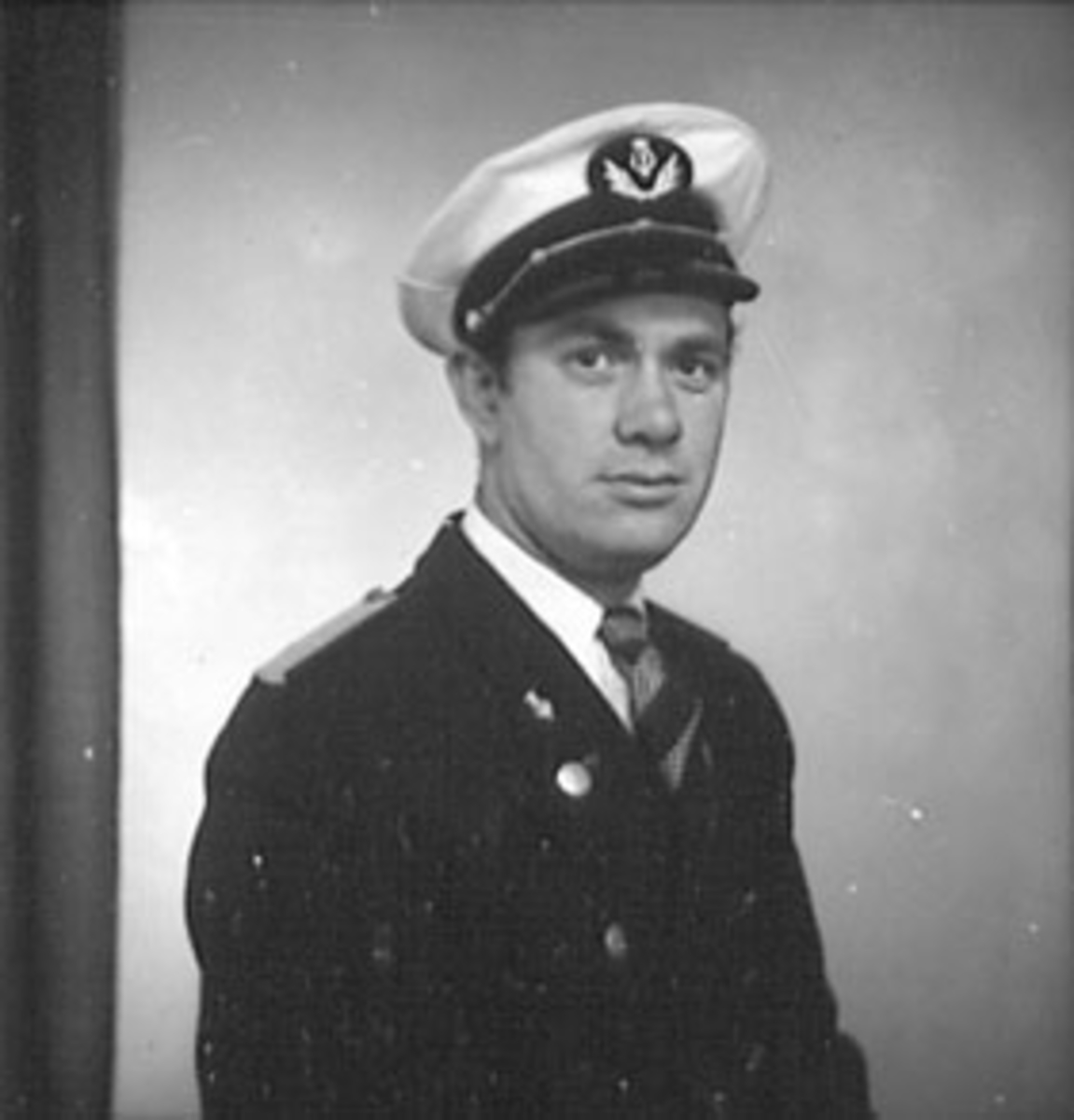 Anno Domkirkeodden, PORTRETT: SØRENSEN, DIRIGENT I MUSIKKUNIFORM