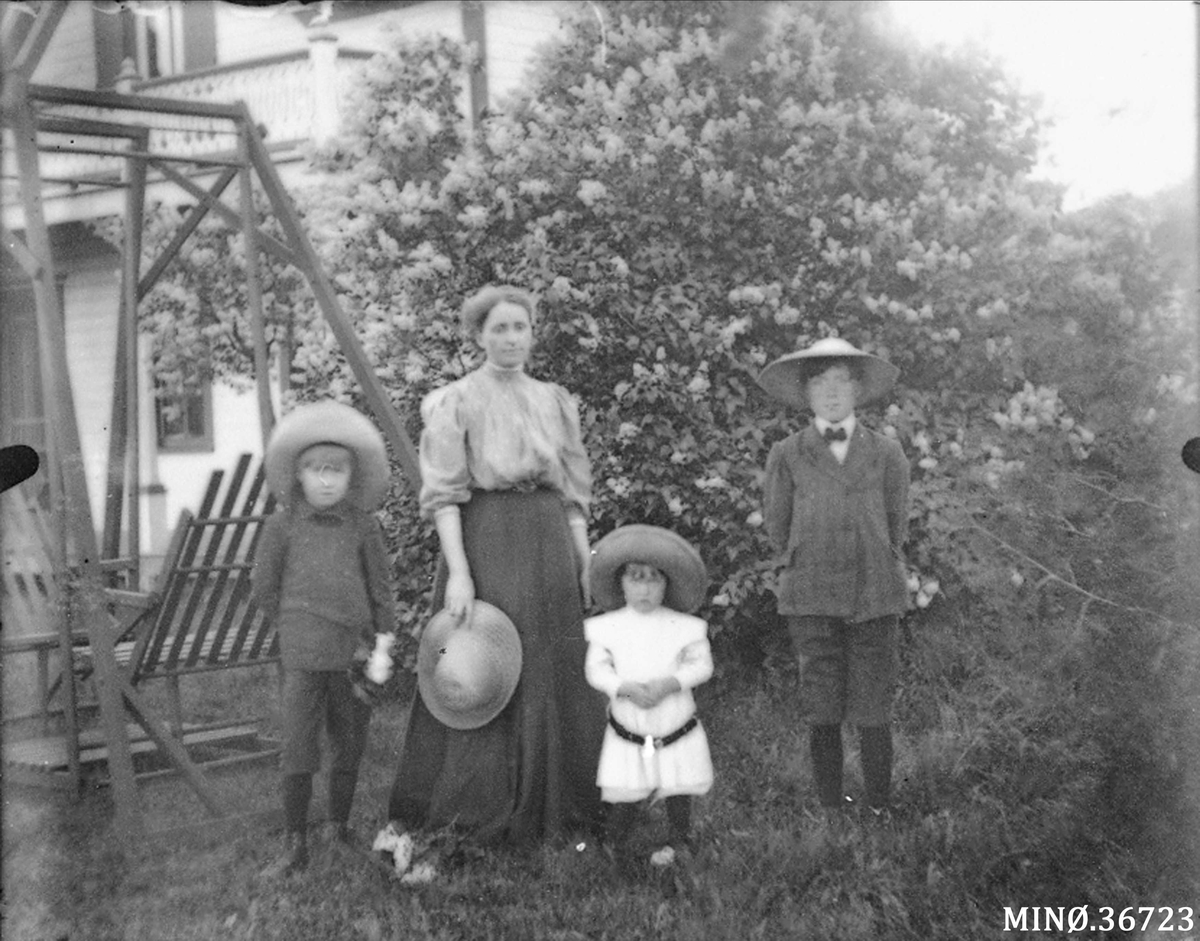 Ellert Kleven, Kvinne og barn
