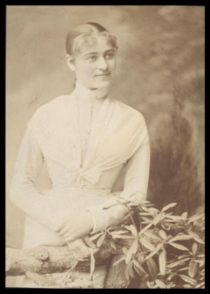 London Stereoscopic and Photographic Company, Guy Little Theatrical Photograph