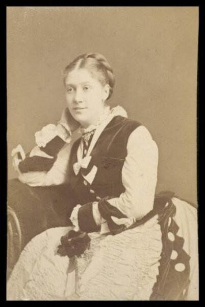 London Stereoscopic and Photographic Company, Guy Little Theatrical Photograph