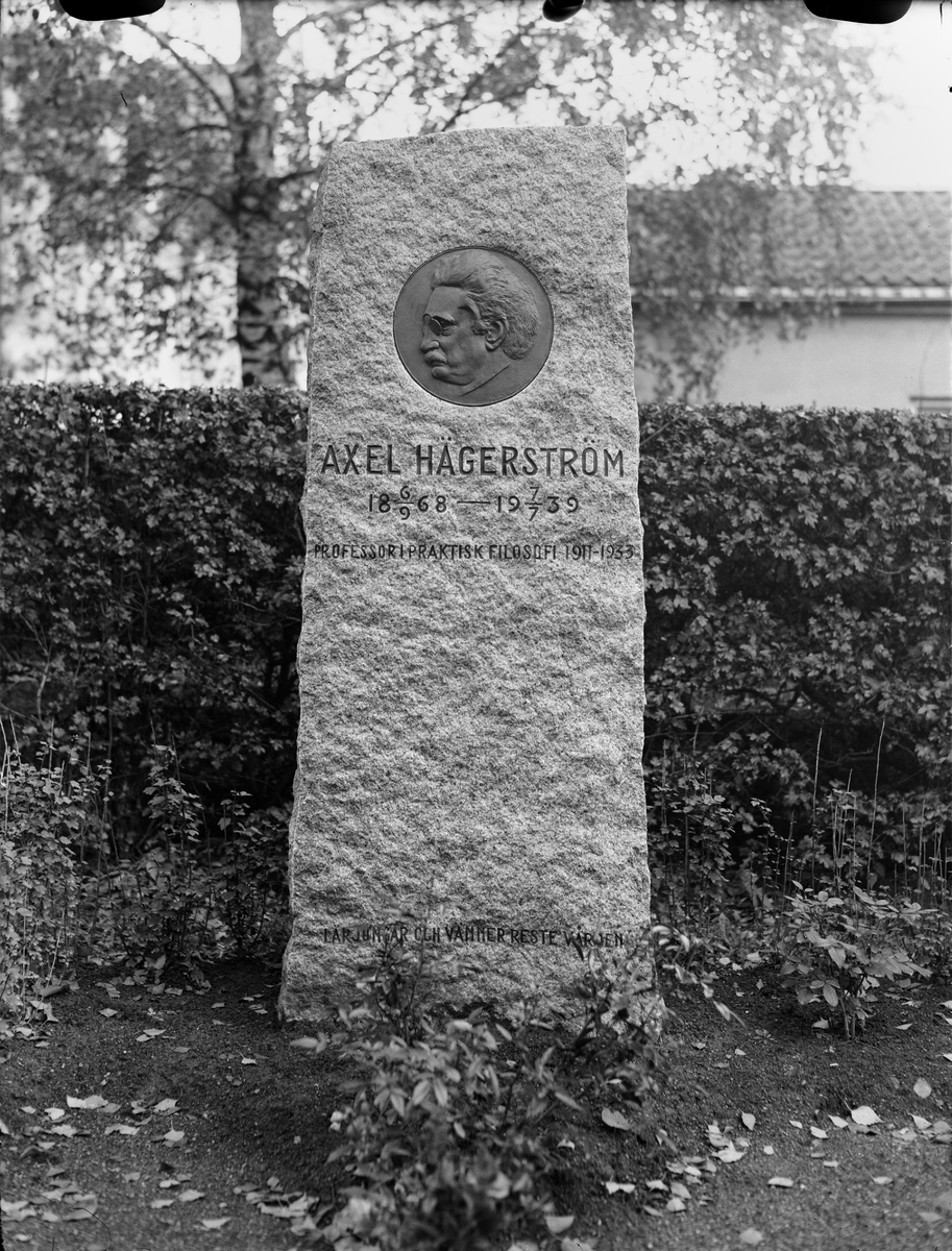 Paul Sandberg, The Grave Care after Professor Axel Hägerström at Uppsala Old Cemetery, Uppsala 1946