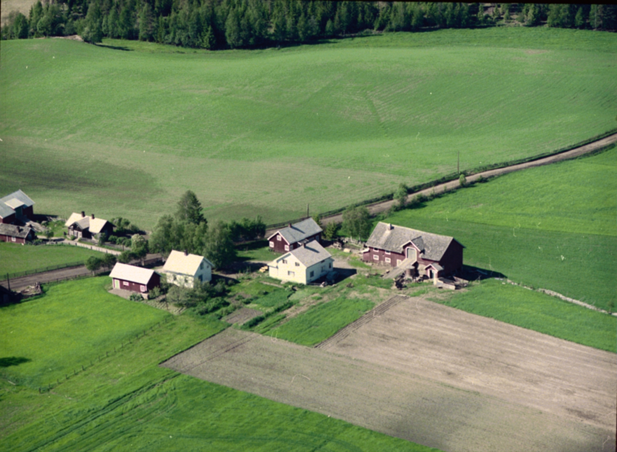 Widerøes Flyveselskap A/S, FLYFOTO LØKENHAGEN VESTRE, ÅDALSBRUK Løten.