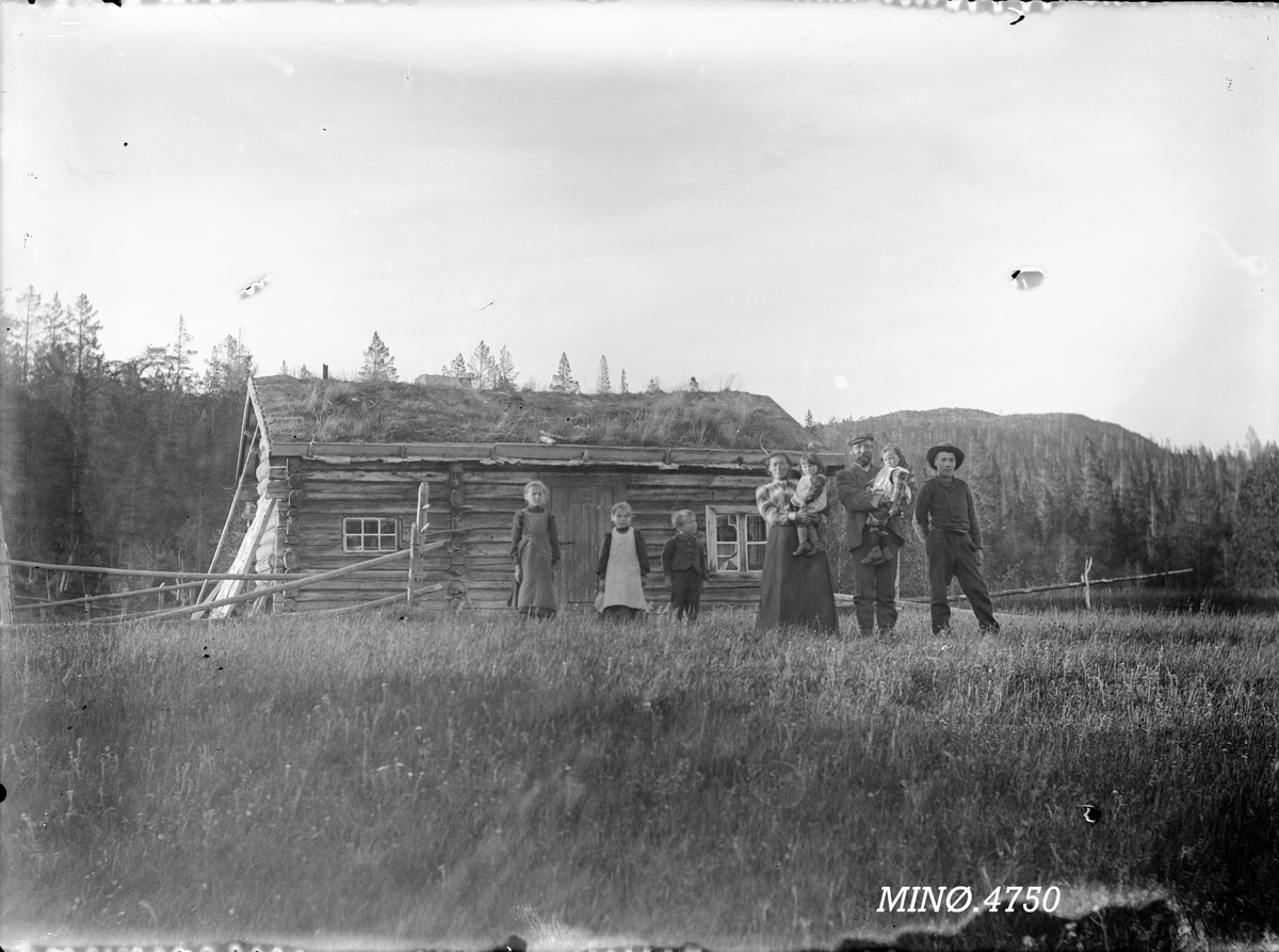 Peder J. Bredalslien, seter, seterhus, personer, klær
