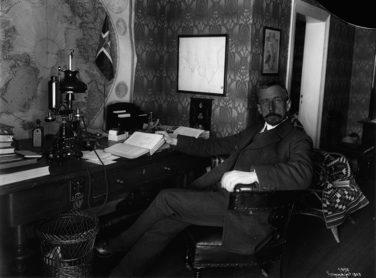 Anders Beer Wilse, Prot: Roald Amundsen - I sit Arbeidsværelse 7/3 1909