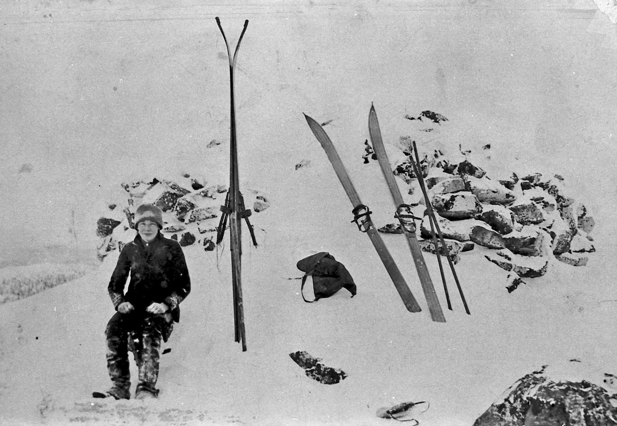 Jan Erik Øvergård, Person, ski, klær, sekk.