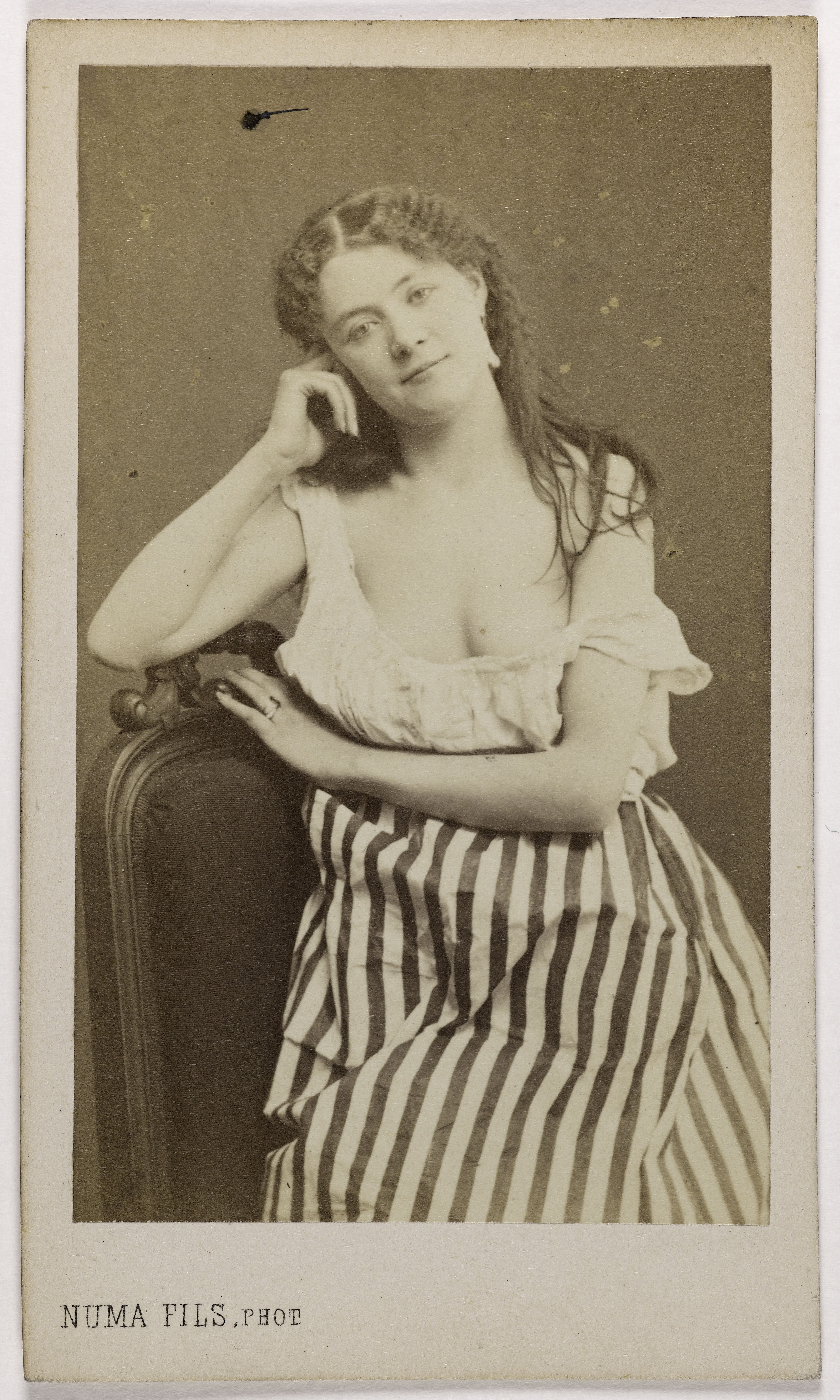 Numa Fils, Portrait de Betzy (actrice au Théâtre des Variétés)
