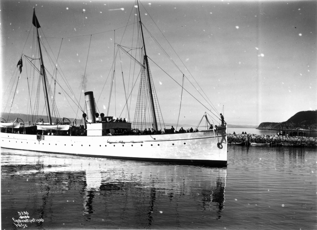 Anders Beer Wilse, Kong Haakons Kroningsferd, "Heimdal", Trondheim.