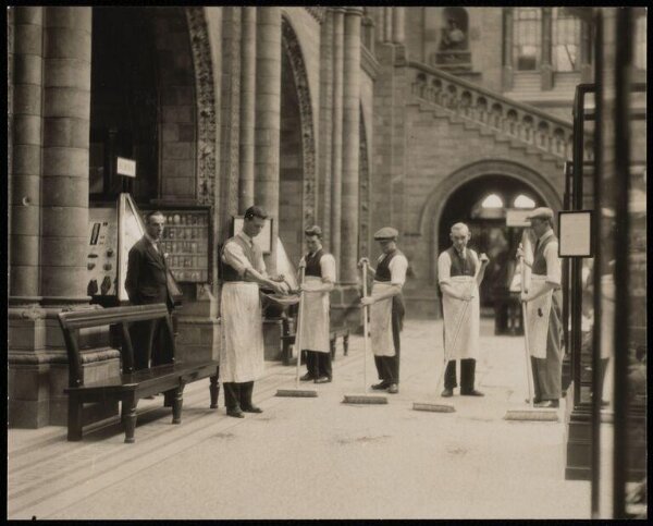 Hoppé, Emil Otto, Cleaners at the Natural History Museum