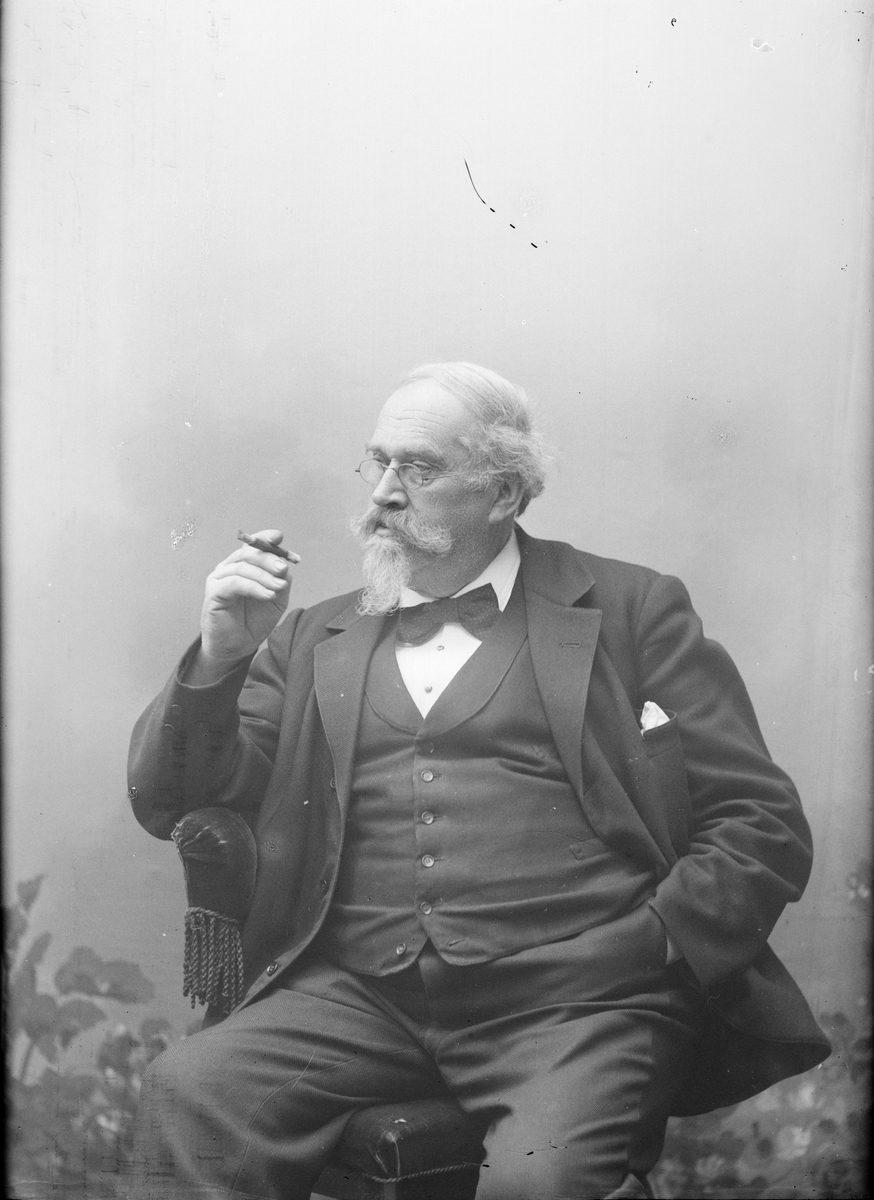 Henri Osti's Fotografiateliér, Ateljéporträtt - fotografen Henri Osti, Uppsala före 1914