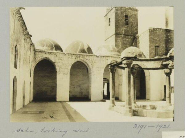 K.A.C. Creswell, The courtyard of the Great Mosque of al-Bab looking west, Syria