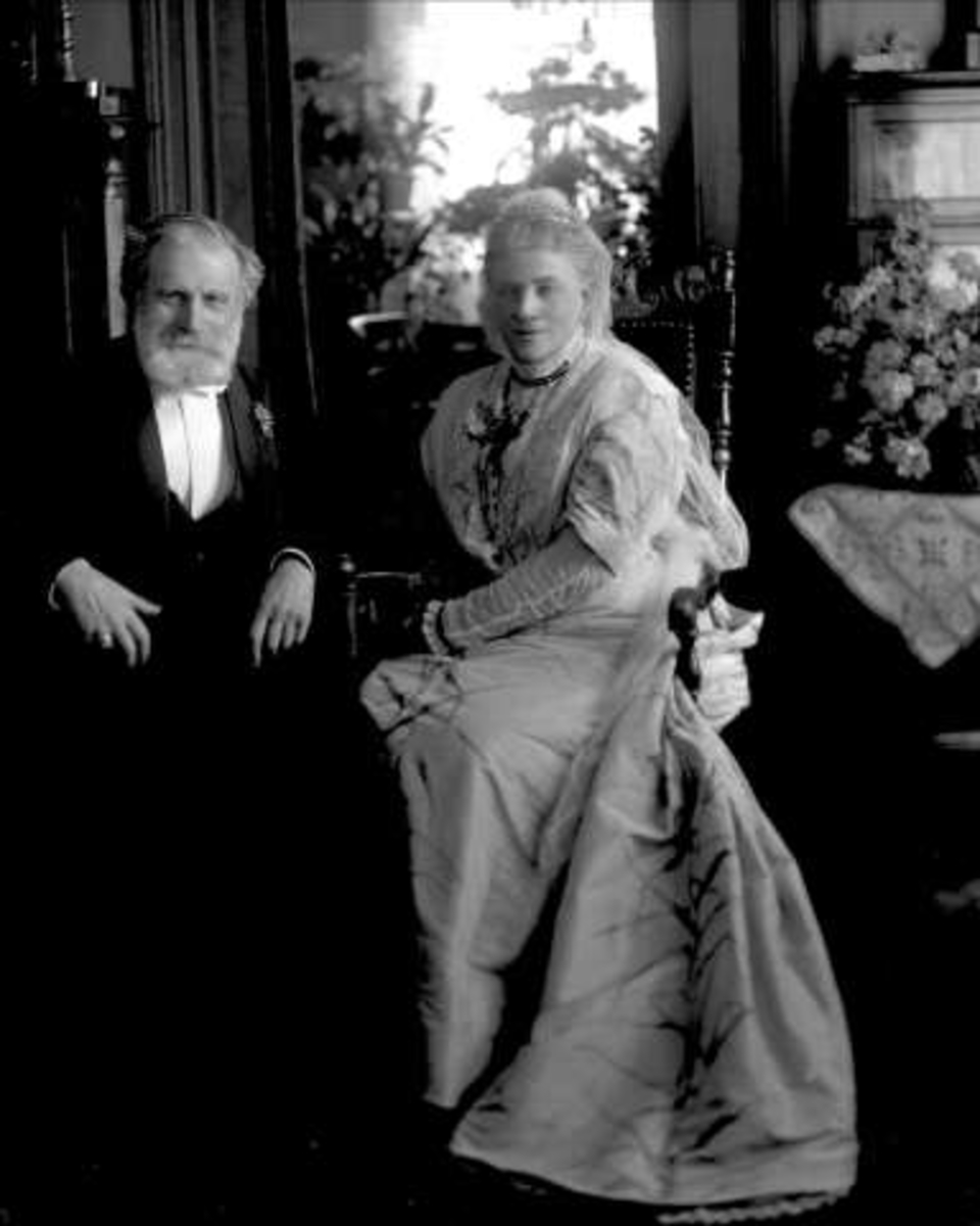 Gustav Borgen, Gruppeportrett, eldre ektepar. Herr og fru C. W. Berg (?)